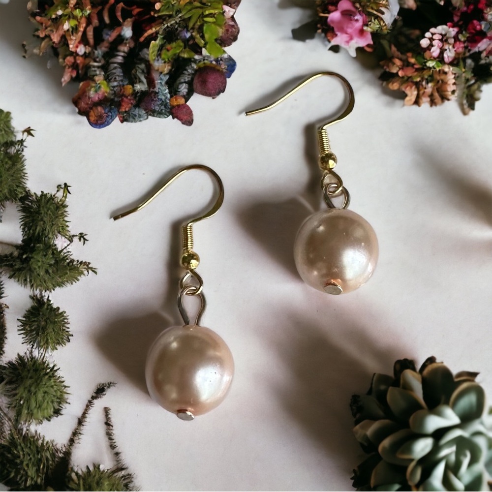 Brand new Pearl earrings